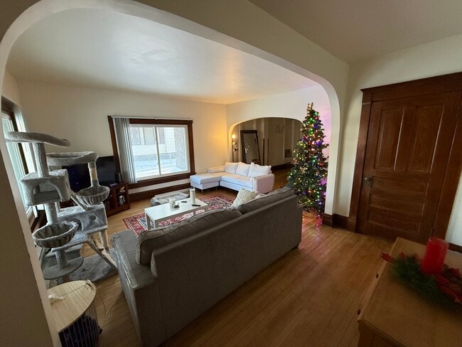 Building Photo - 1026 Oxford Ave