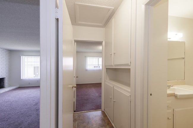 Bedroom Hallway - Mauna Loa Evergreen Apartments L.L.C
