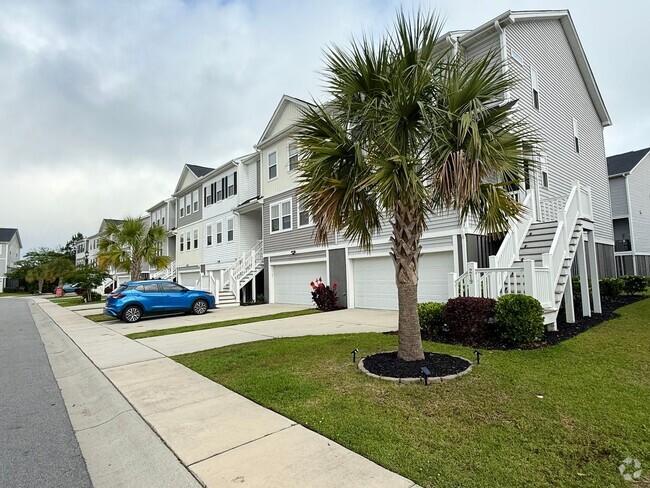 Building Photo - Large Three Bedroom Townhome in Marshview ...