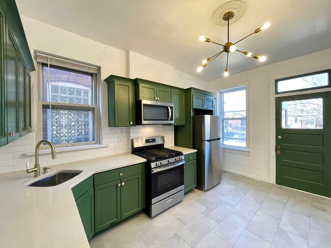 Cocina con balcón con salida al exterior - 3455 Hartford St Unidad #A