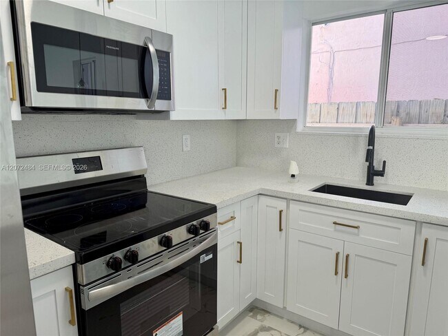 Photo - 3401 NE 4th St