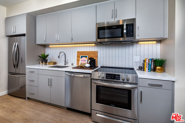 Building Photo - 7566 W Sunset Blvd Unit 219-E Rental