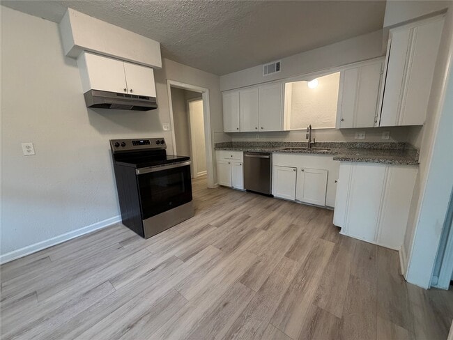 Photo - 244 Deerfield St