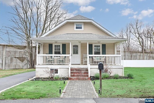 Building Photo - 60 Ramapo Ave