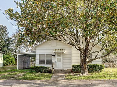 2BR 1Ba w/Bonus Room - 713 St Jude Ave