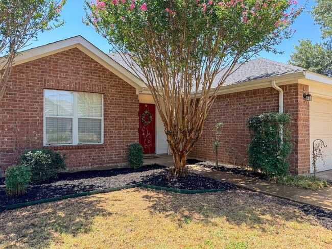 Photo - 3 Bed, 2 Bath Home in Burleson, TX