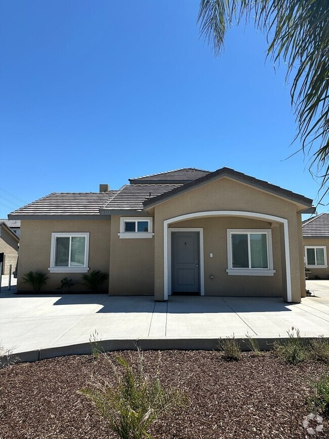 Building Photo - Spacious 5-Bedroom Townhome in Northwest B...