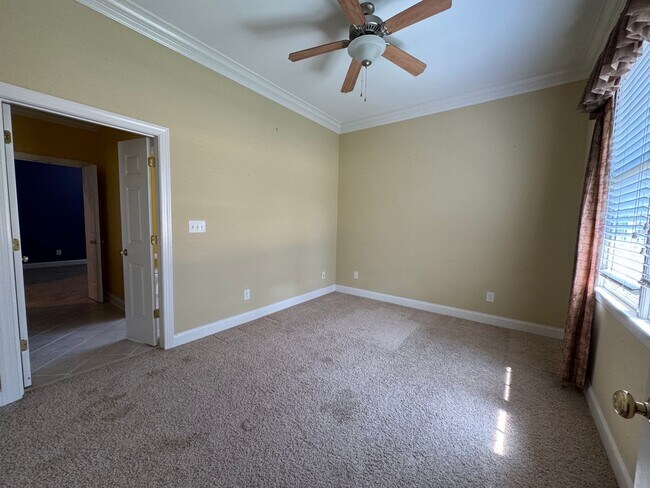 Photo - Come and view this CONDO!