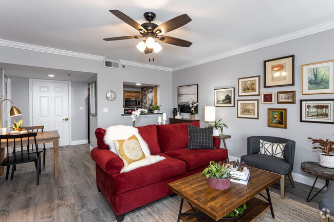 1BR, 1BA - 645 SF
