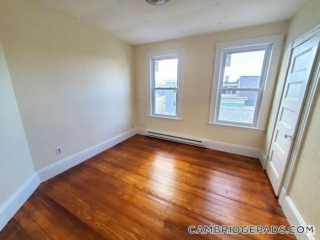 Building Photo - 38 Jefferson St Unit 3 Rental