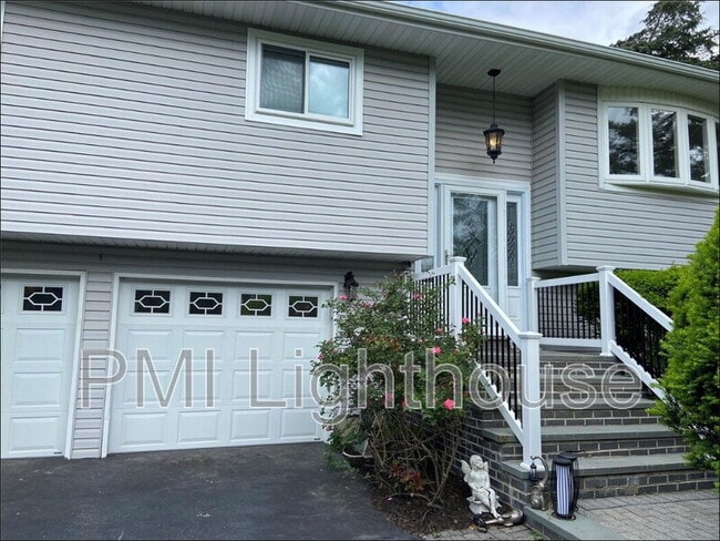 Building Photo - 2077 Feuereisen Ave