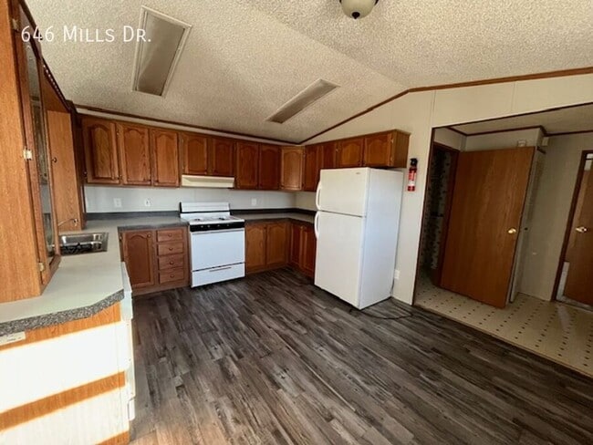 Photo - 646 W Mills Dr