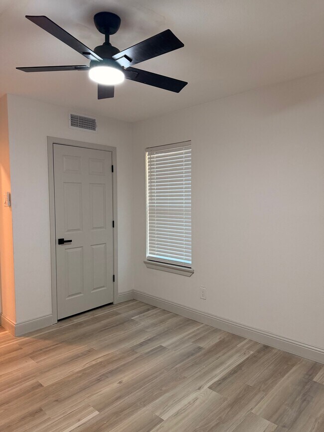 Photo - 3 Pershing Dr Unit B
