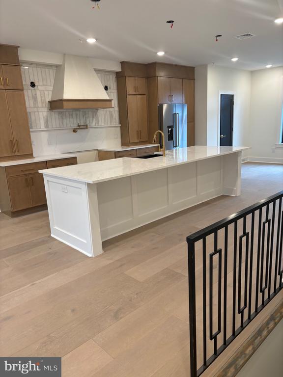 Building Photo - 7519R Ridge Ave