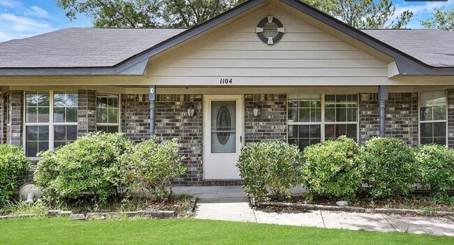 Photo - 1104 Tomahawk Trail