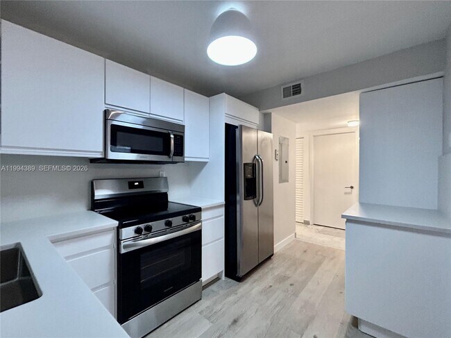 Photo - 5845 Collins Ave Unit 101