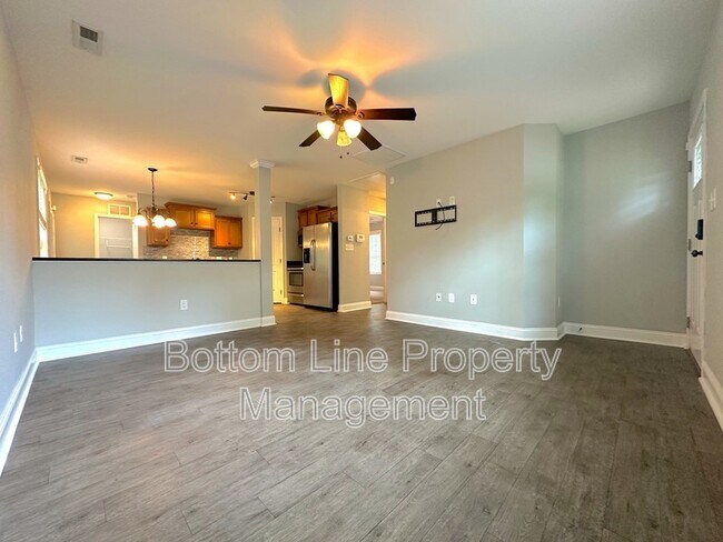 Photo - 468 Barrington Pl NW