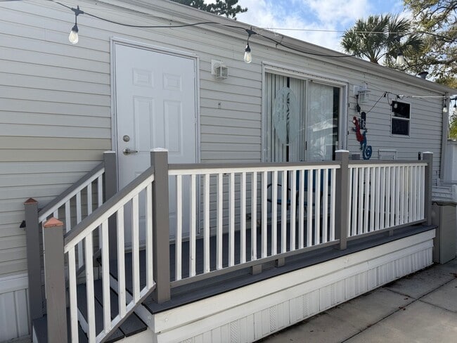 Building Photo - Mobile Home in Sarasota Lakes and Rv