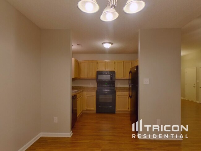 Photo - 8523 Lockerbie Ln