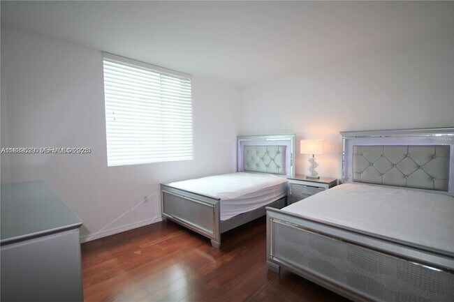 Photo - 500 Brickell Ave Unit 3510