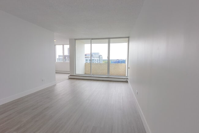 Photo - Signature Tower