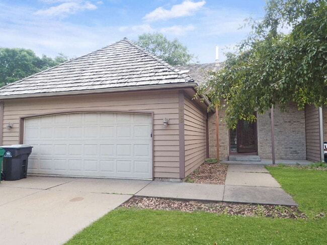 Photo - Available now 2-Bed Twin Home in Shoreview - Pets welcome