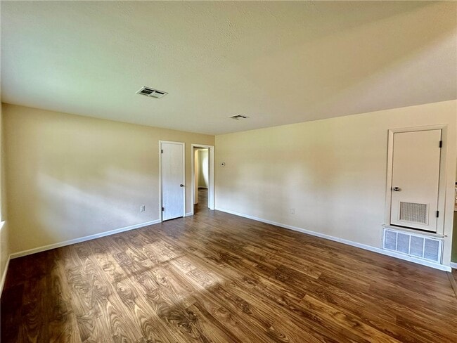 Photo - 1202 SE E St