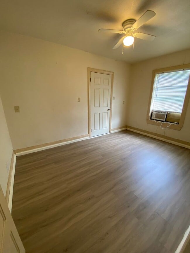 Photo - 1909/1911 SOUTH H STREET Unidad 1911