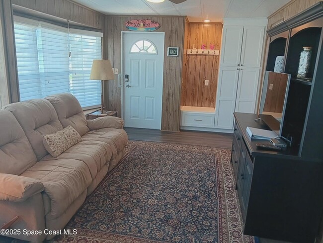 Photo - 621 Hyacinth Cir