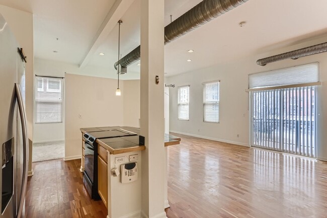 Photo - Bright & Spacious LoHi Condo- Available 8/10/26! Unidad 2D