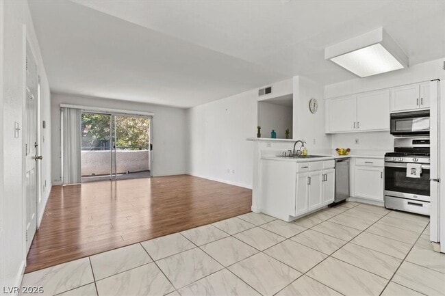 Building Photo - 3145 Casey Dr Unit 201