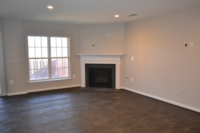 Photo - 103 Hillside Ct