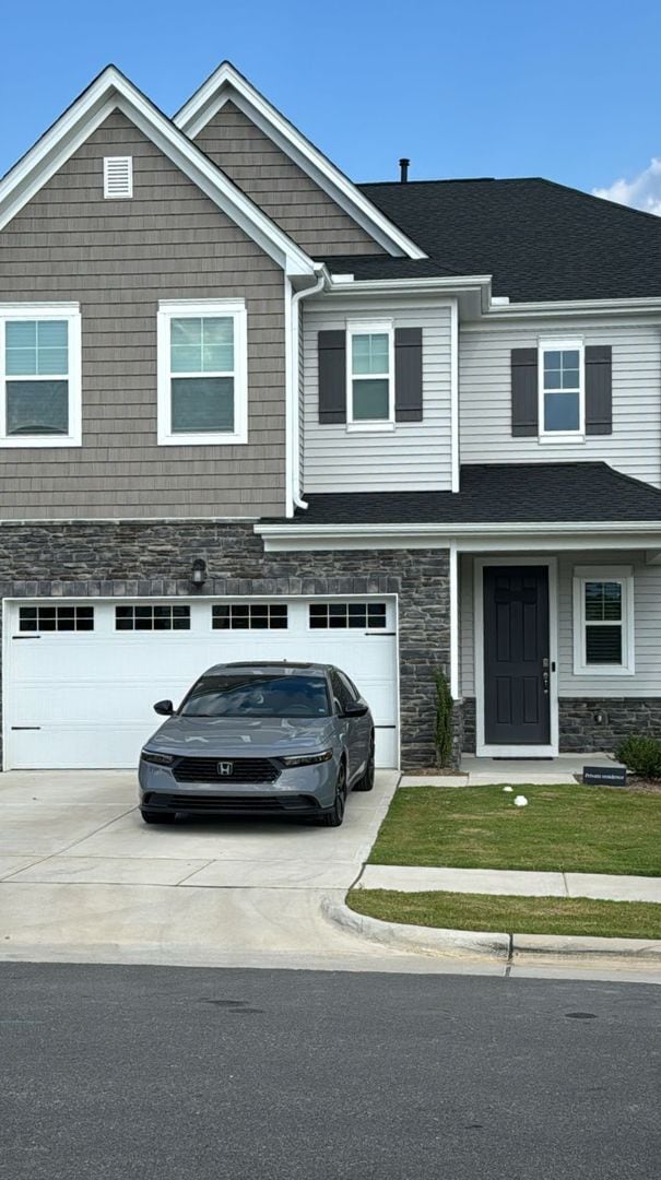 Building Photo - Prime Location - Beautiful 4-Bedroom Home ...