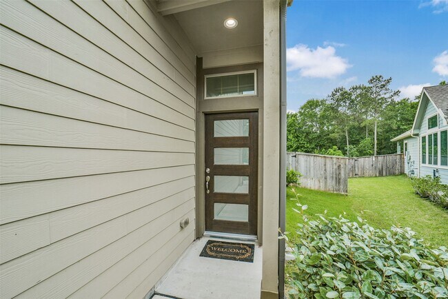 Photo - 323 N Spotted Fern Dr