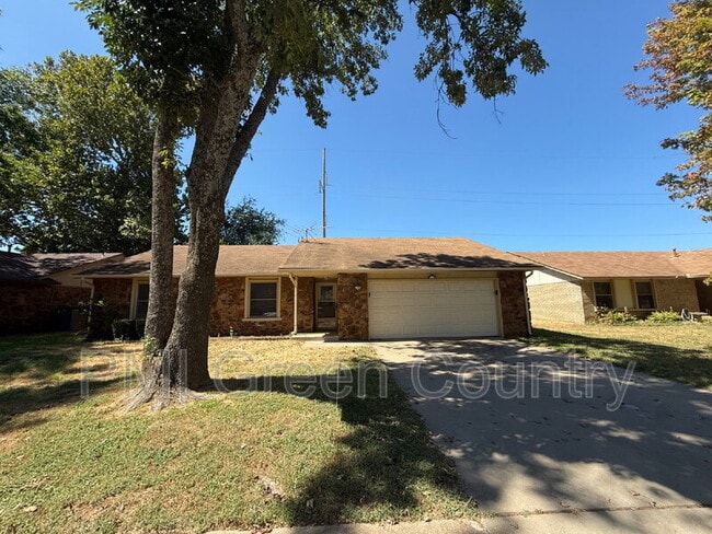 Building Photo - 4708 S Maple Ave