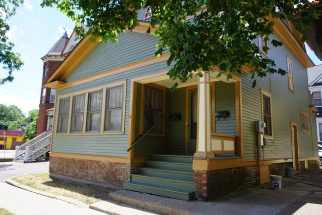 Photo - 724 S Burdick St