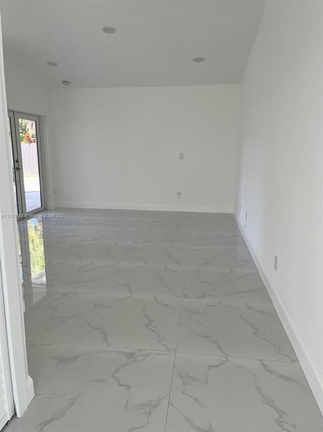 Photo - 12443 SW 193rd St