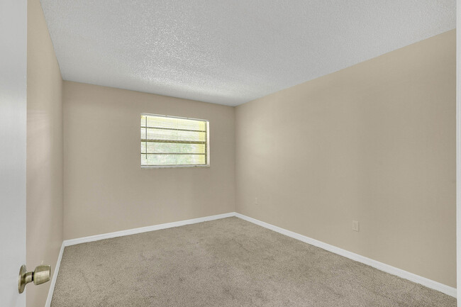 Photo - Parrott's Landing Apartments