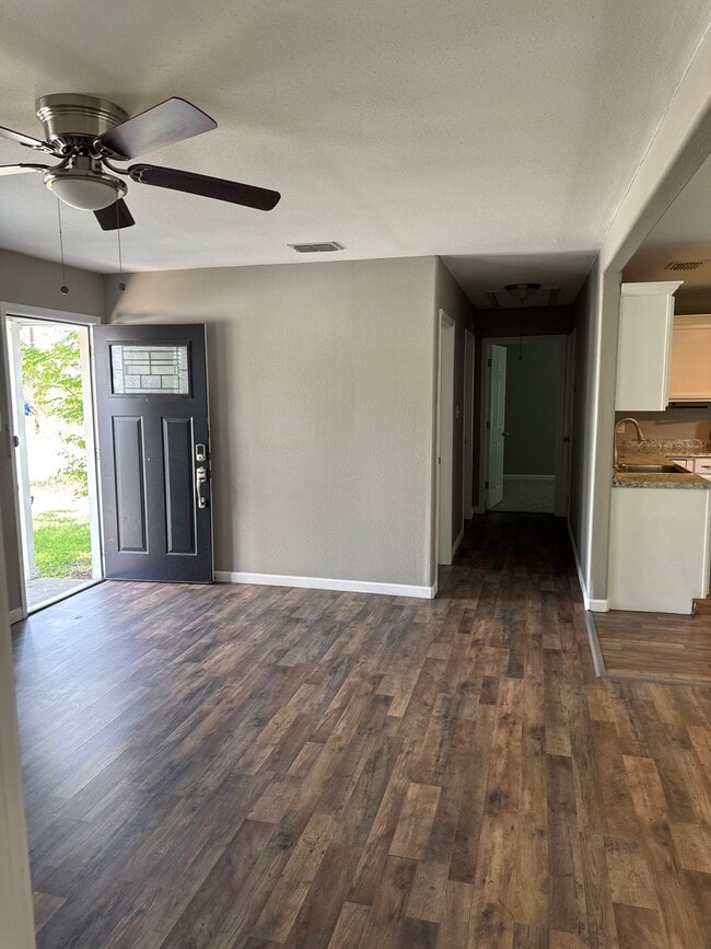 Photo - 3637 Harris Dr