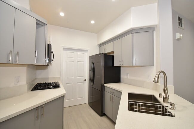 Photo - STUNNING AND MODERN 2 BED 2 BATH CONDO AT ... Unit 108