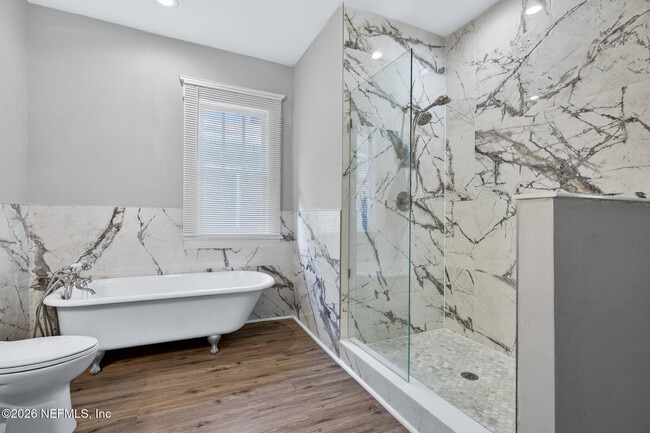 Photo - 310 W 10th St