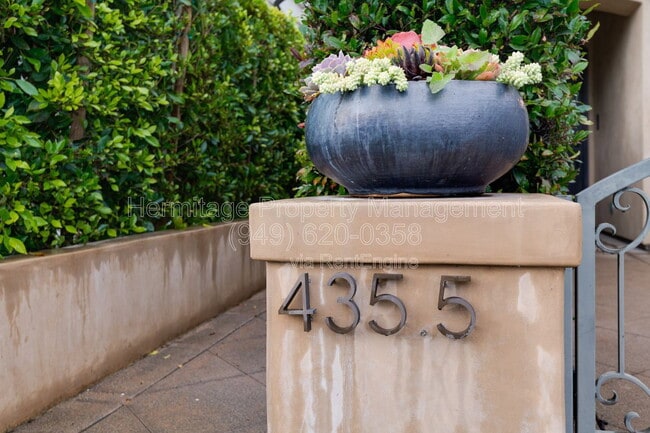 Photo - 435 1/2 Carnation Avenue