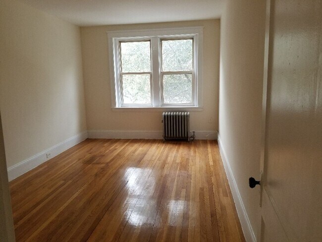 Photo - Charming 4 Bedroom -No Broker Fee