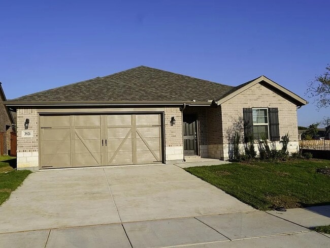 Building Photo - 3921 River Rock Ave