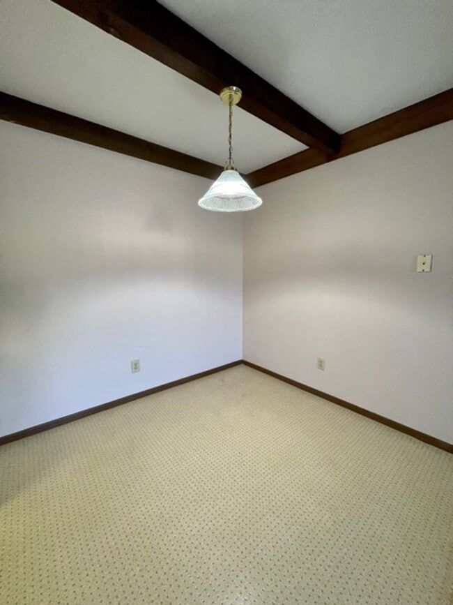 Photo - ONTARIO - 2 Bedroom Available! Unit 11