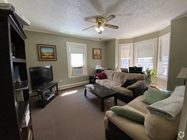 Building Photo - 392 Windsor St Unit 1 Rental