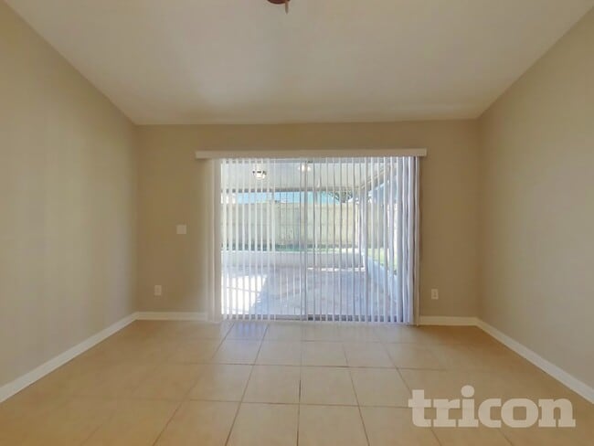 Photo - 1627 Chatham Cir