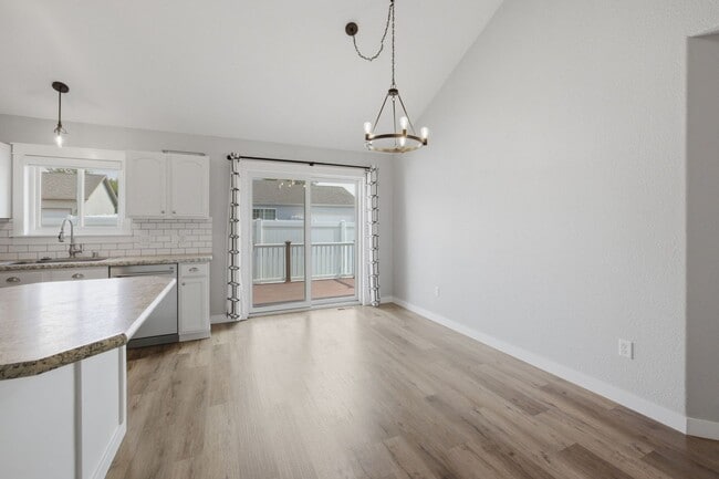 Photo - 2704 Stratford Ln