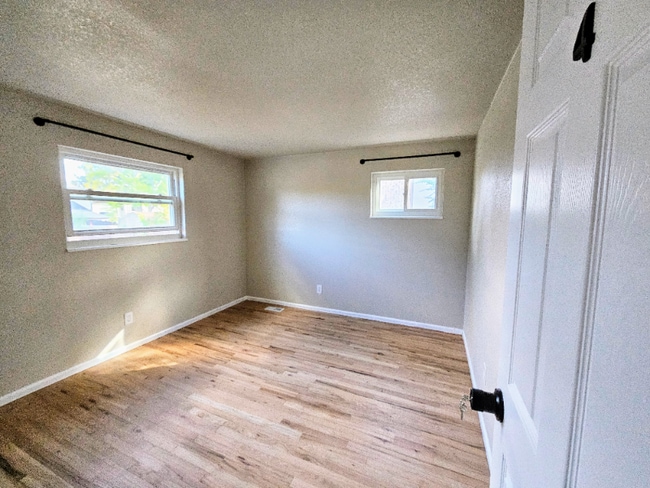 Photo - 9210 Meade St