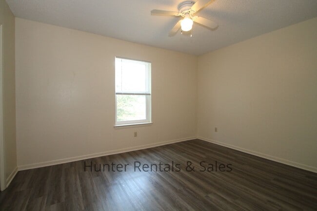 Photo - 3704 Hereford Ln
